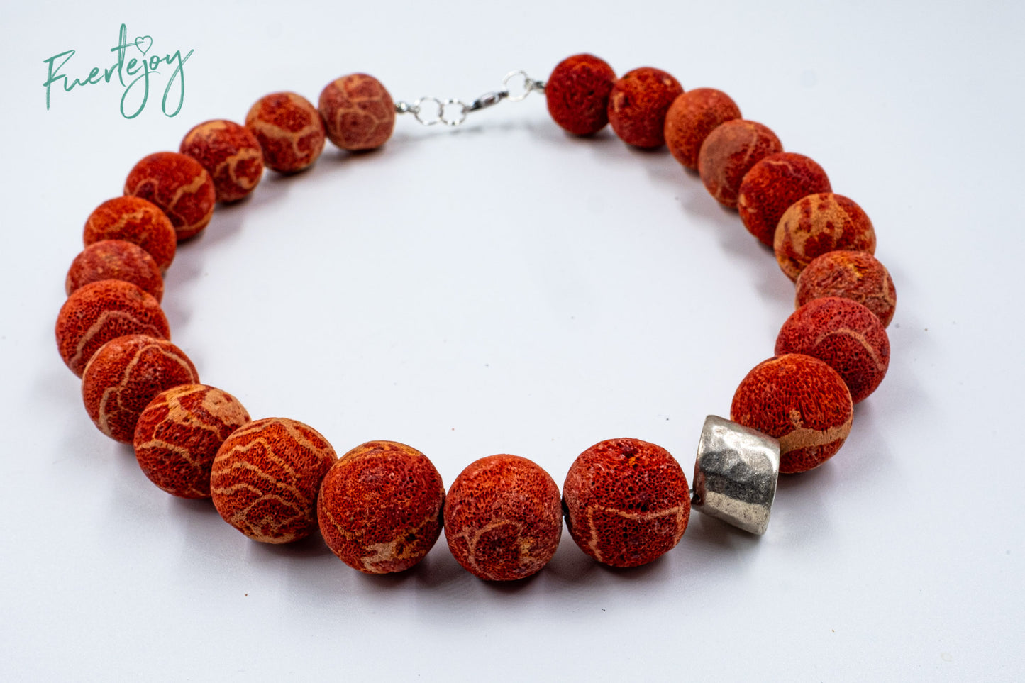 Collar de coral natural "Tubo de Plata"