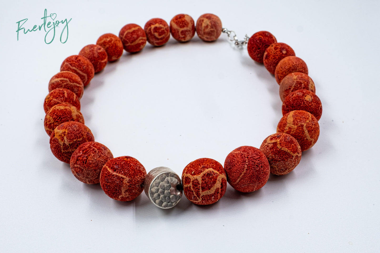 Collar de coral natural "Tubo de Plata"